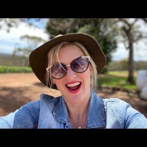 Meet your Posher, Isla